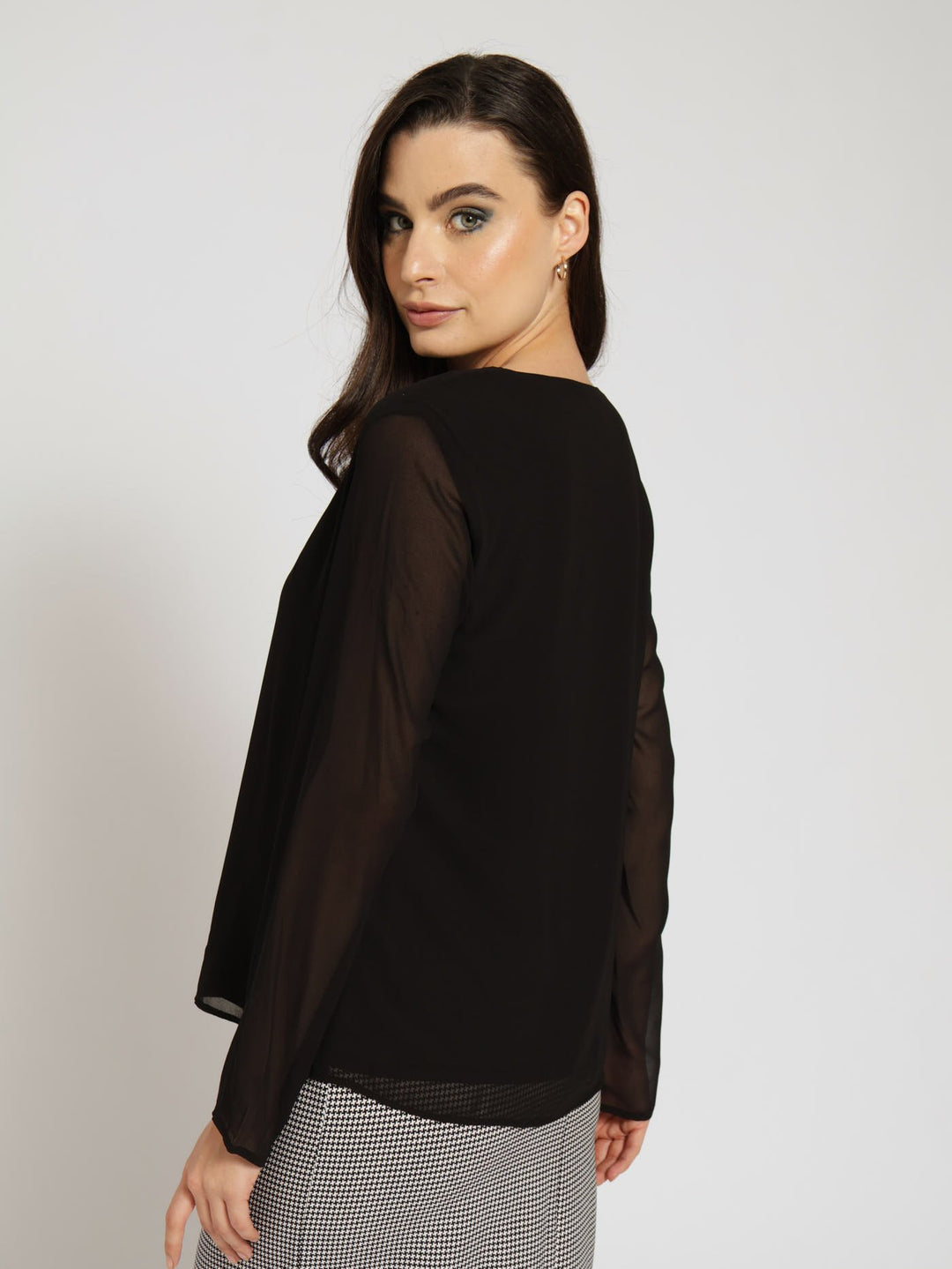 KELSO
V-NECK BASIC BLOUSE - BLACK