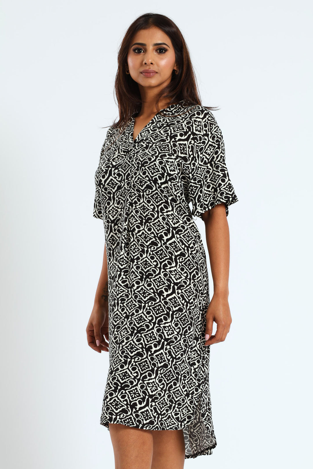 KELSO
MANDARIN PRINTED SHIFT DRESS - BLACK/WHITE