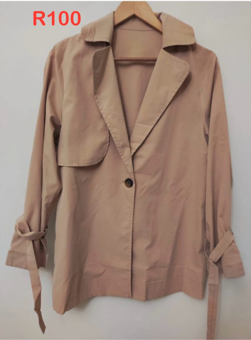 Short trench coat